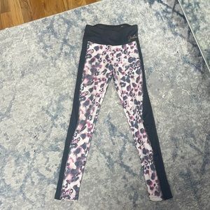 Girls pink cheetah print leggings
